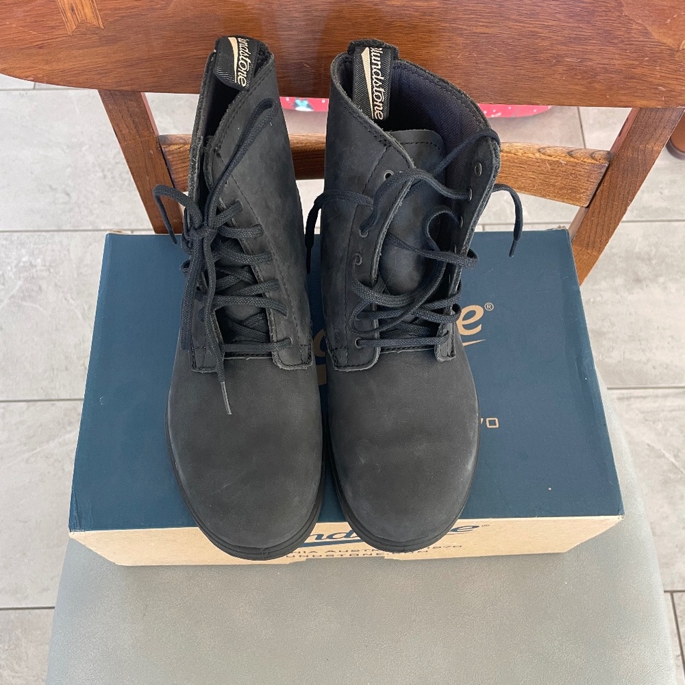 Blundstone Eco Lined Lace Up Boots in Rustic Black